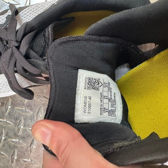 Saucony PWRRUN Sneakers Women's Size 6.5 Black White Yellow Checker Work Out - Picture 7 of 7